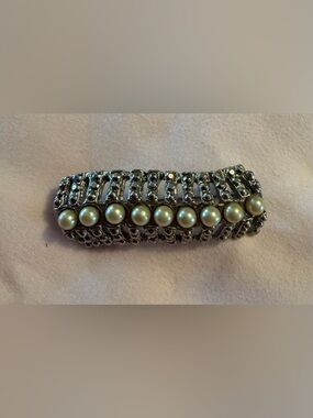 Source Unknown Pearl and Rhinestone Brooch in Cream and Silver